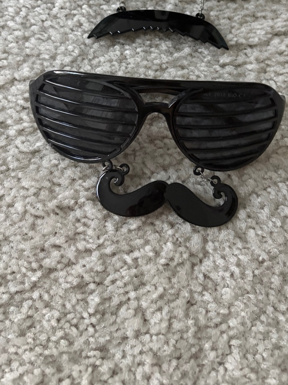 Sunstaches - Picture 4 of 4